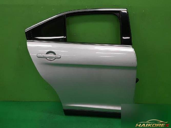 Ford Taurus 2010 — дверь задняя правая