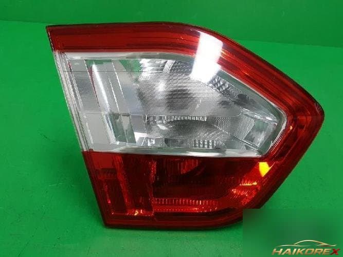 Renault SM3 2011 — накладка крышки багажника (с фонарём) 265550017R