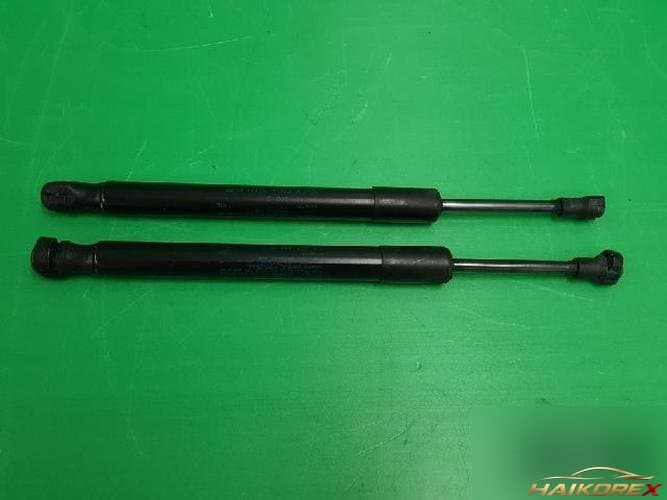 Volkswagen Jetta 2008 — крышка багажника 1K5 827 550 C