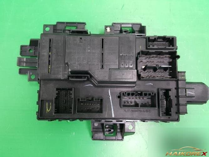 Ford Taurus 2008 — блок предохранителей моторного отсека 7L1T 14B476 CH