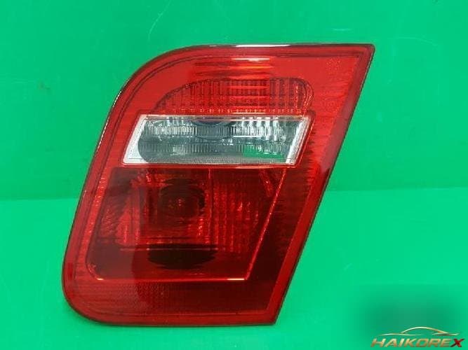 BMW 3 Series 2002 — накладка крышки багажника (с фонарём) 6 907 938 1