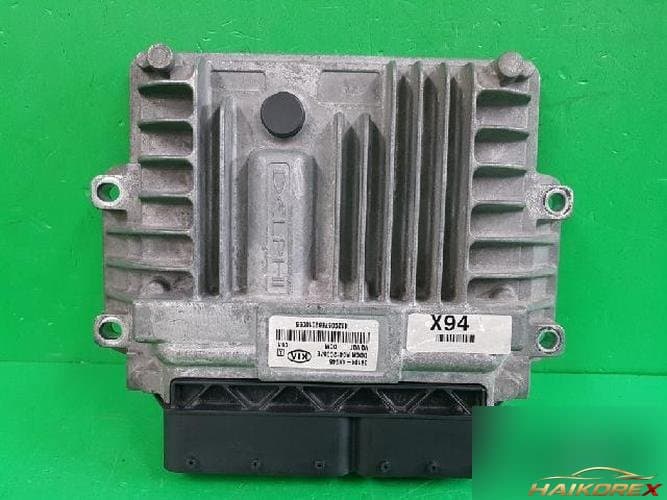Kia Carnival 2009 — блок управления двигателем ECU 39104 4X945