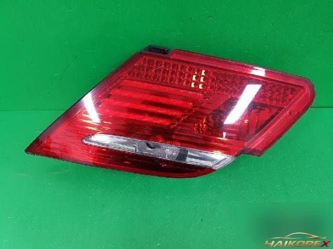 BMW 7 Series 2006 — накладка крышки багажника (с фонарём) 6938518