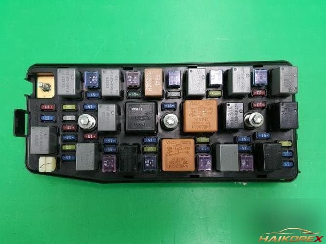 Daewoo Winstorm 2007 — блок предохранителей в моторном отсеке