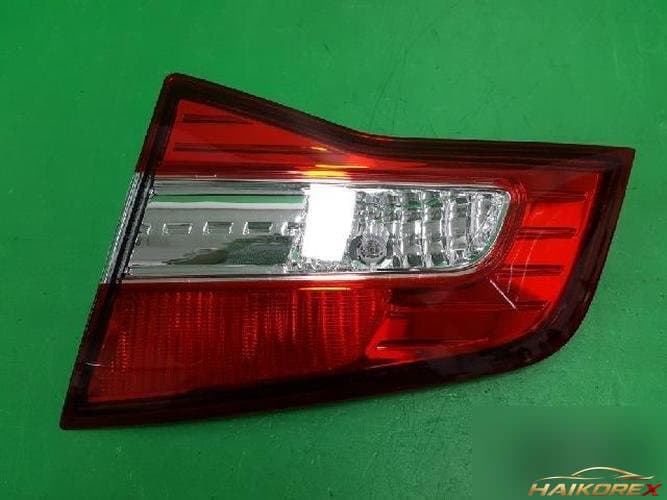 Renault QM5 2009 — накладка крышки багажника (с фонарём) 26550 JY05A