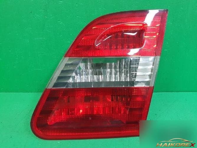 Mercedes-Benz B-Class 2007 — накладка крышки багажника (с фонарём)