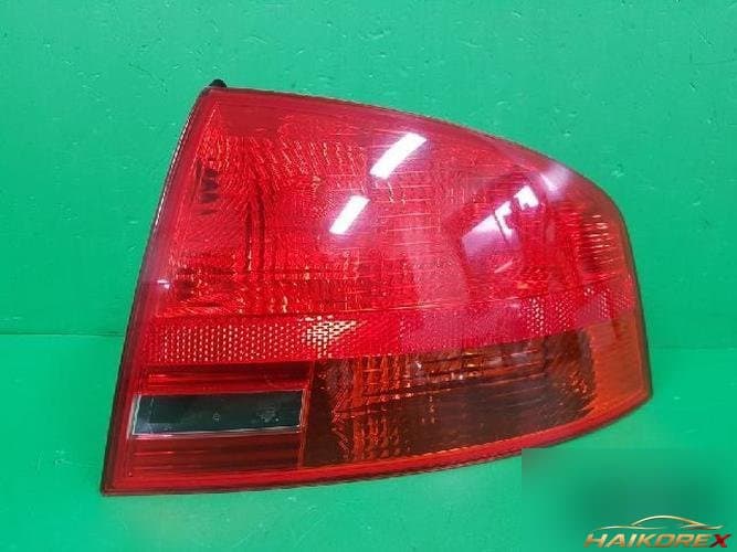 Audi A4 2008 — фонарь задний комбинированный правый 8E5 945 096 1