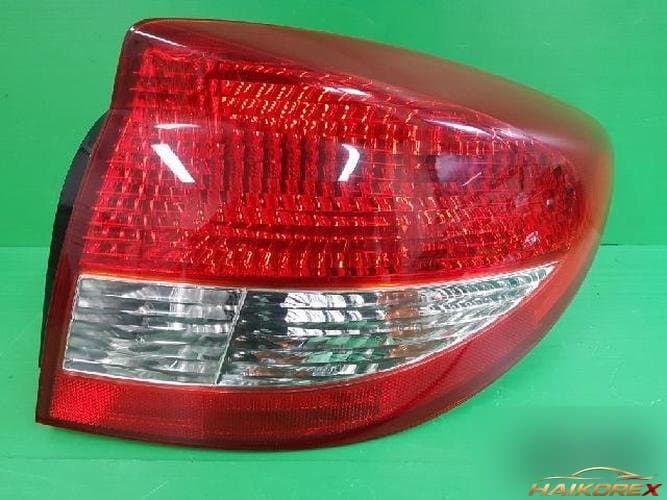 Kia Rio 2003 — комбинированный фонарь задний правый (пассажирский)