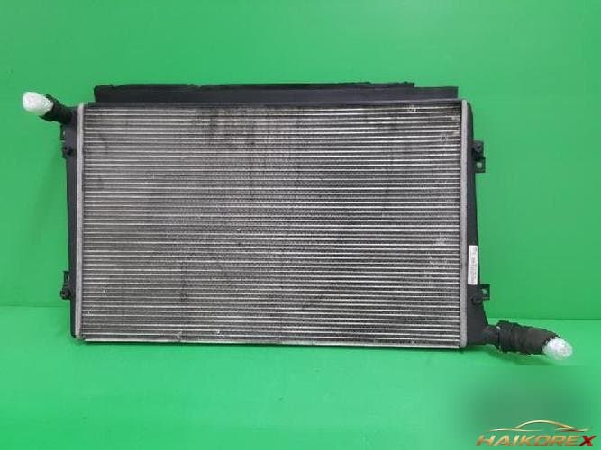 Volkswagen Golf 2009 — радиатор 1K0 121 251 AK