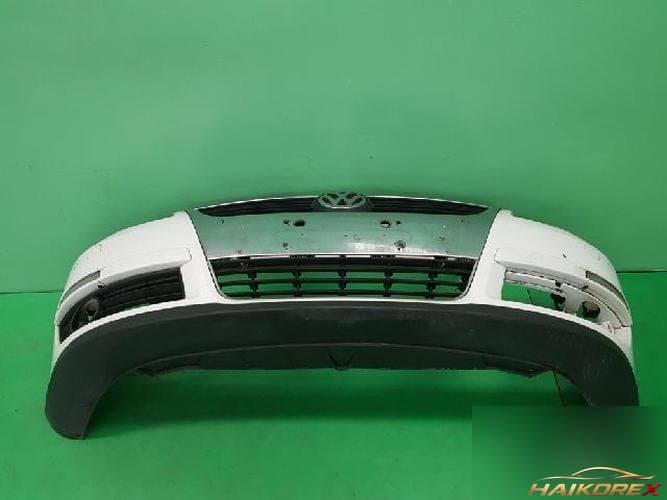 Volkswagen Passat 2010 — передний бампер 3C0 807 221 A