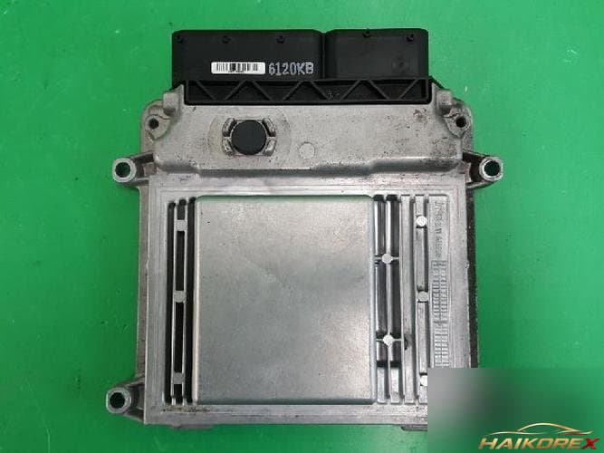 Hyundai i30 2008 — блок управления двигателем ECU 39122 2B000