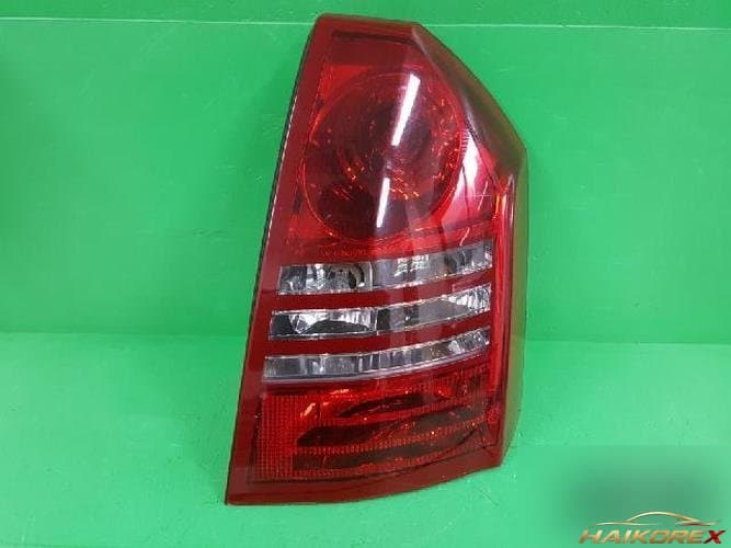 Chrysler 300 2007 — комбинированный фонарь задний правый