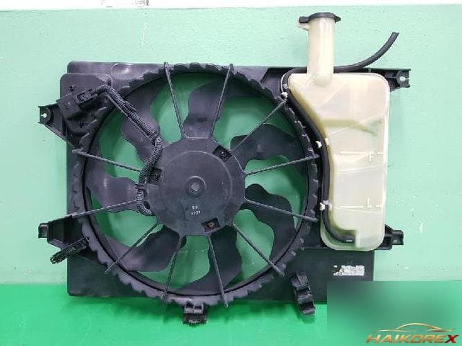 Hyundai Avante 2011 — радиатор охлаждения 253803X000