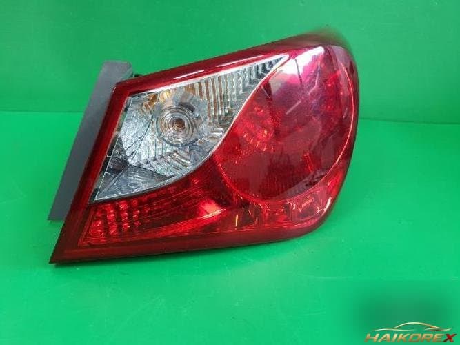 Hyundai Sonata 2012 — комбинированный фонарь задний правый (пассажирский) 924023S010