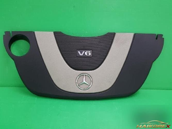 Mercedes-Benz CLS-класс 2007 — крышка двигателя A 272 010 00 67