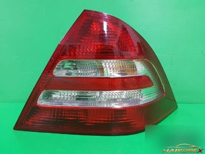 Mercedes-Benz C-класс 2006 — комбинированный фонарь задний правый 203 820 20 64