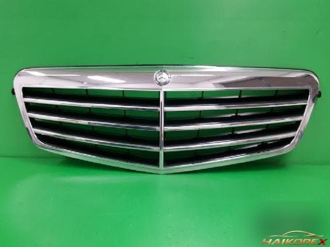 Mercedes-Benz E-класс 2010 — решётка радиатора 1