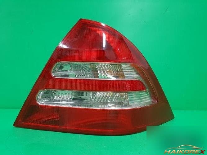 Mercedes-Benz C-Class 2002 — комбинированный фонарь задний правый 203 820 02 64