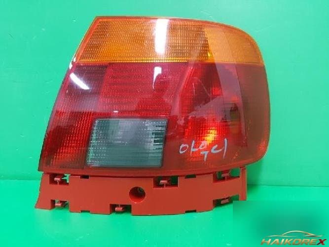 Audi A4 1997 — комбинированный фонарь задний правый (пассажирский) 8D0 945 096A