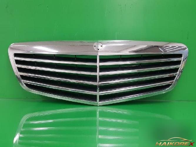 Mercedes-Benz S-Class 2011 — решётка радиатора