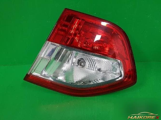 Renault SM3 2011 — накладка крышки багажника (с фонарём) 265500017R 6