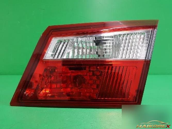 Renault SM5 2011 — накладка крышки багажника (с фонарём) 265500030R 6
