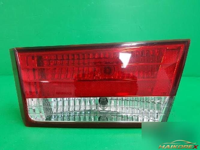 Hyundai Sonata 2007 — накладка крышки багажника (с фонарём) 924043K000
