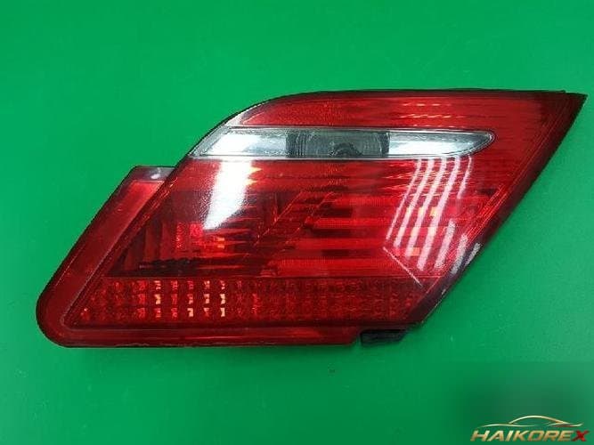 BMW 7 Series 2003 — накладка крышки багажника (с фонарём) 6938518