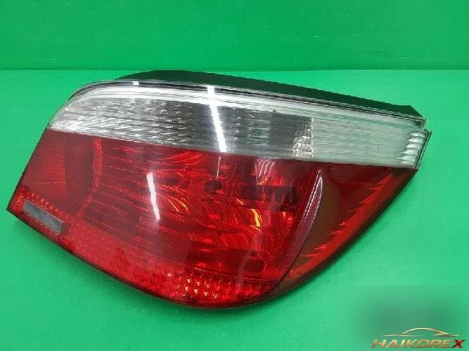BMW 5 серия 2005 — задний комбинированный фонарь правый (пассажирский)