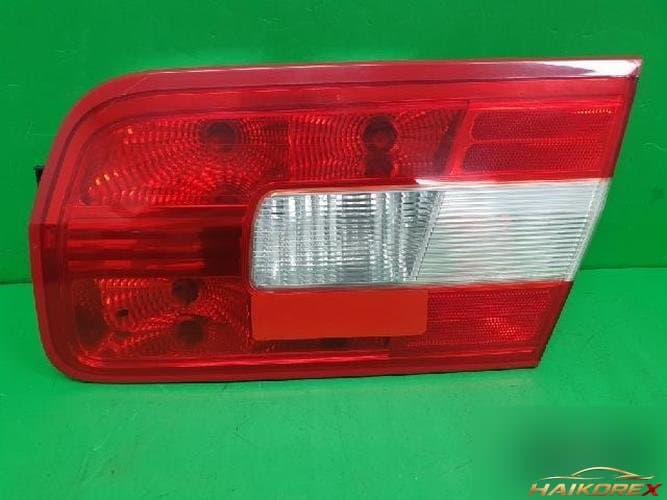Ford MKZ 2008 — накладка крышки багажника (с фонарём) 8H63 13404