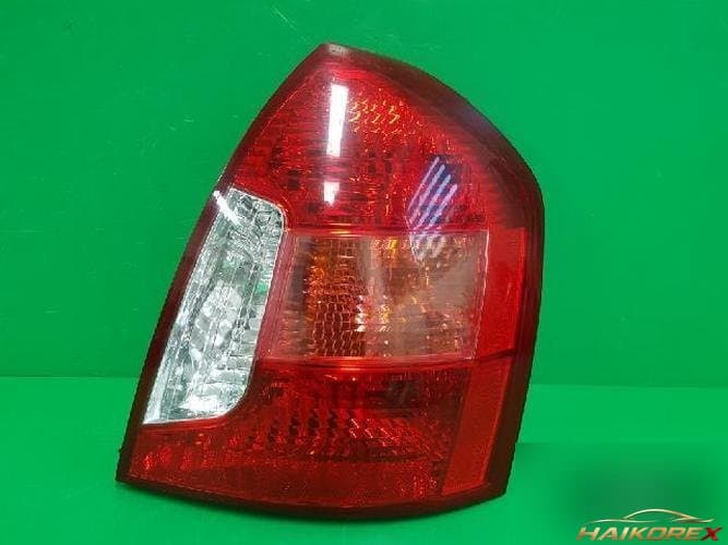 Hyundai Verna 2009 — задний комбинированный фонарь правый (пассажирский) 92402 1E000