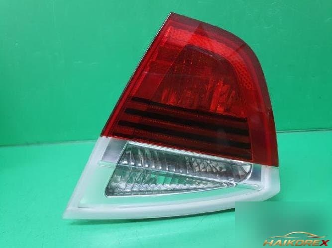 BMW 3 Series 2006 — накладка крышки багажника (с фонарём) 2
