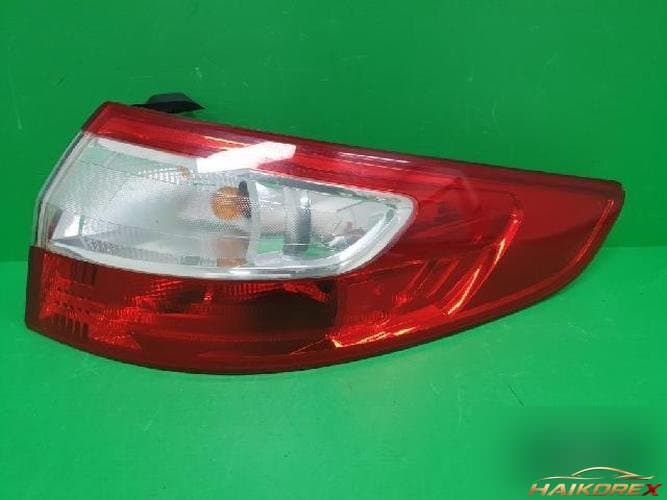 Renault SM3 2010 — фонарь задний правый (комбинированный) 265500016R