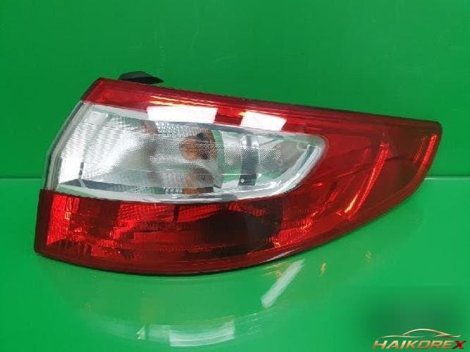 Renault SM3 2011 — фонарь задний комбинированный правый (пассажирский) 265500016R