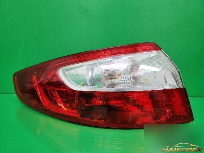 Renault SM3 2012 — комбинированный задний фонарь левый (водительская сторона) 265550016R