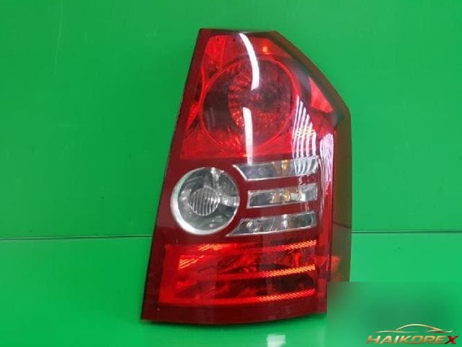 Chrysler 300 2009 — комбинированный фонарь задний правый (пассажирский) 04806370AC