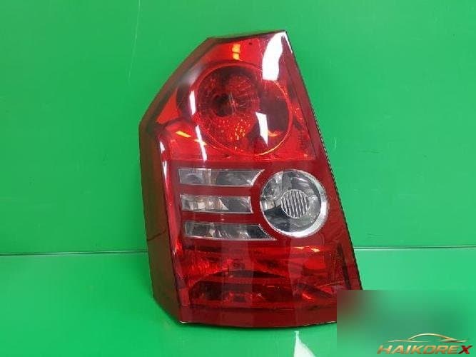 Chrysler 300 2009 — комбинированный фонарь задний левый 04806371AC