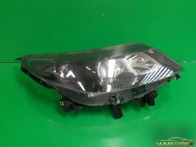 Renault SM5 2011 — фара правая 260100768R