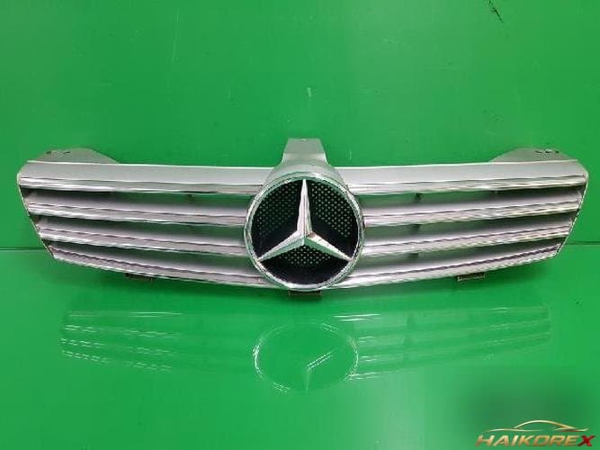 Mercedes-Benz E-Class 2014 — решётка радиатора