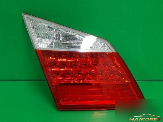 Hyundai Genesis 2010 — накладка задней двери левая 924033M000