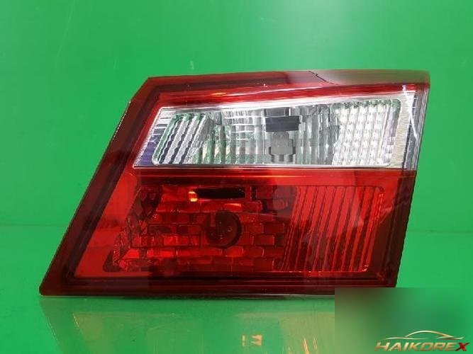 Renault SM5 2013 — накладка крышки багажника (с фонарём) 265500030R 4