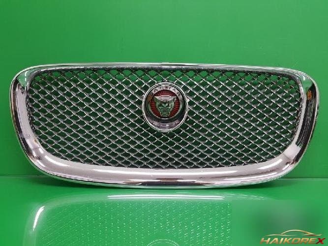 Jaguar XF 2014 — решётка радиатора CX2M 8A100 AA