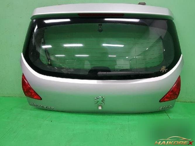 Peugeot 3008 2011 — дверь багажника