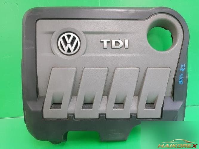 Volkswagen Golf 2010 — крышка двигателя 03L103925T