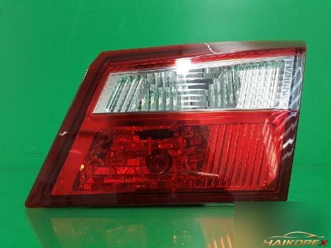 Renault SM5 2010 — накладка крышки багажника (с фонарём) 265500030R 9