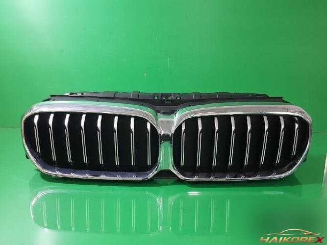 BMW 5 Series 2022 — решетка радиатора 5A218F3-02
