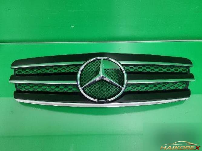 Mercedes-Benz E-Class 2004 — решётка радиатора левая