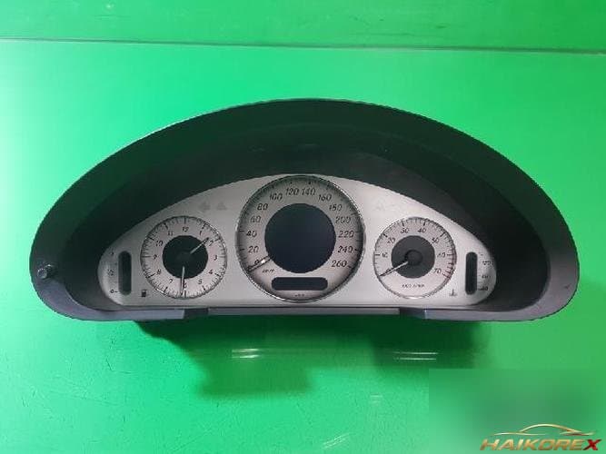 Mercedes-Benz E-Class 2004 — панель приборов A2115402547