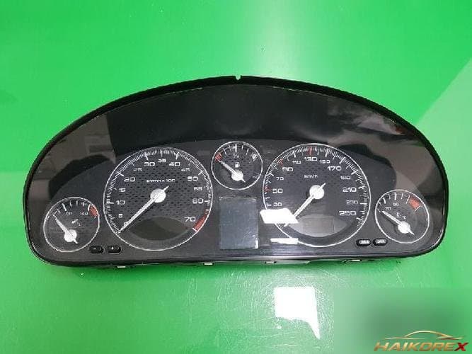 Peugeot 607 2007 — панель приборов