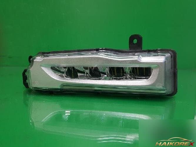 BMW X Series 2020 — противотуманная фара правая G05 6317 7406366-04